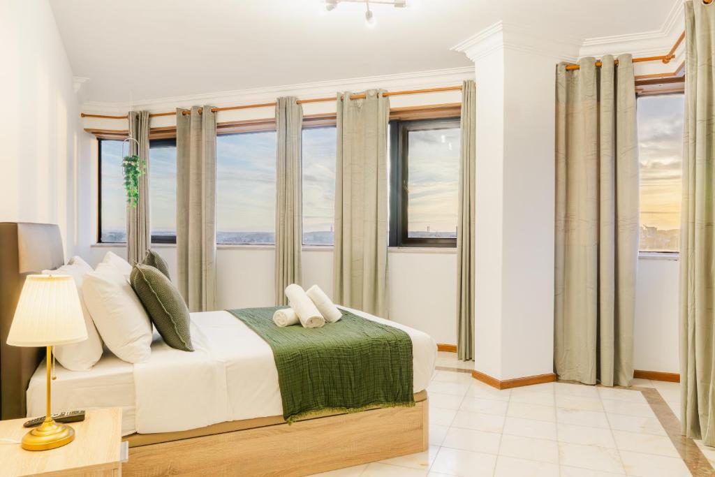 Postel nebo postele na pokoji v ubytování Vistoso Alto Palace