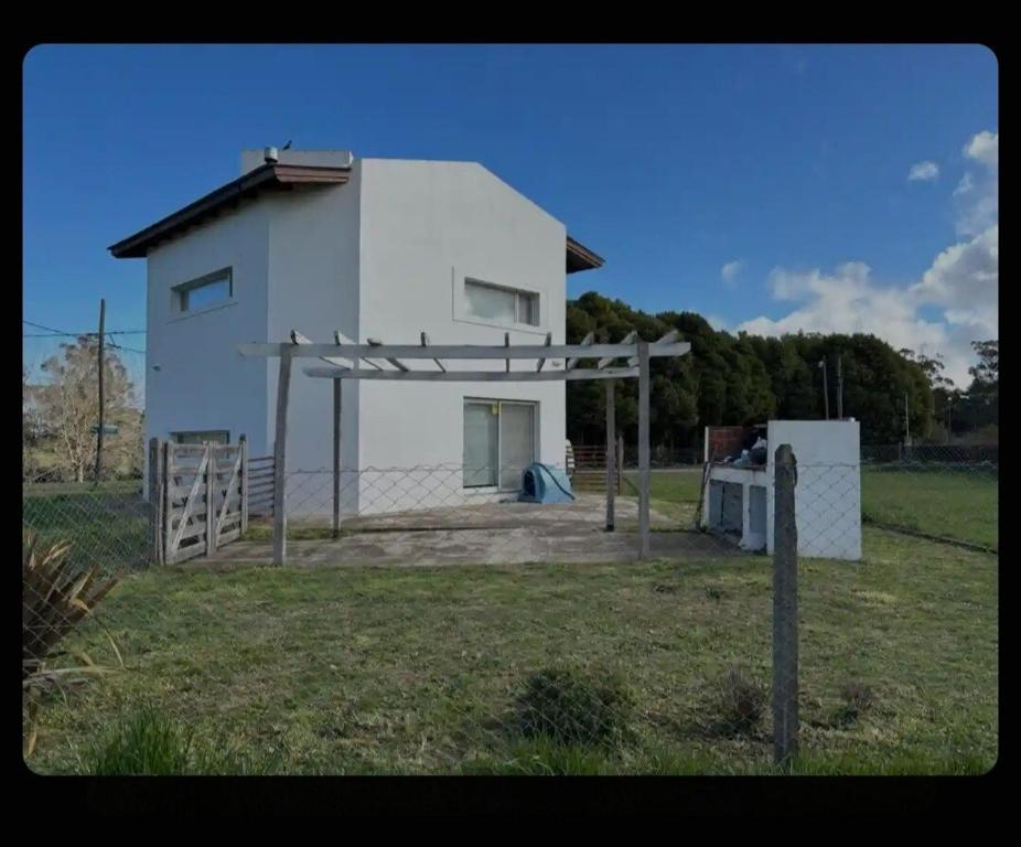 Το κτήριο όπου στεγάζεται  η παραθεριστική κατοικία