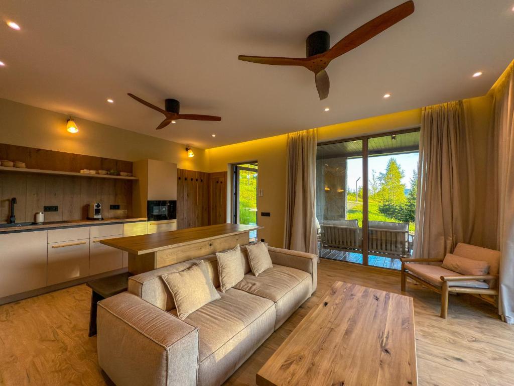 a living room with a couch and a table at Eho Resort in Ilʼtsya Gurny