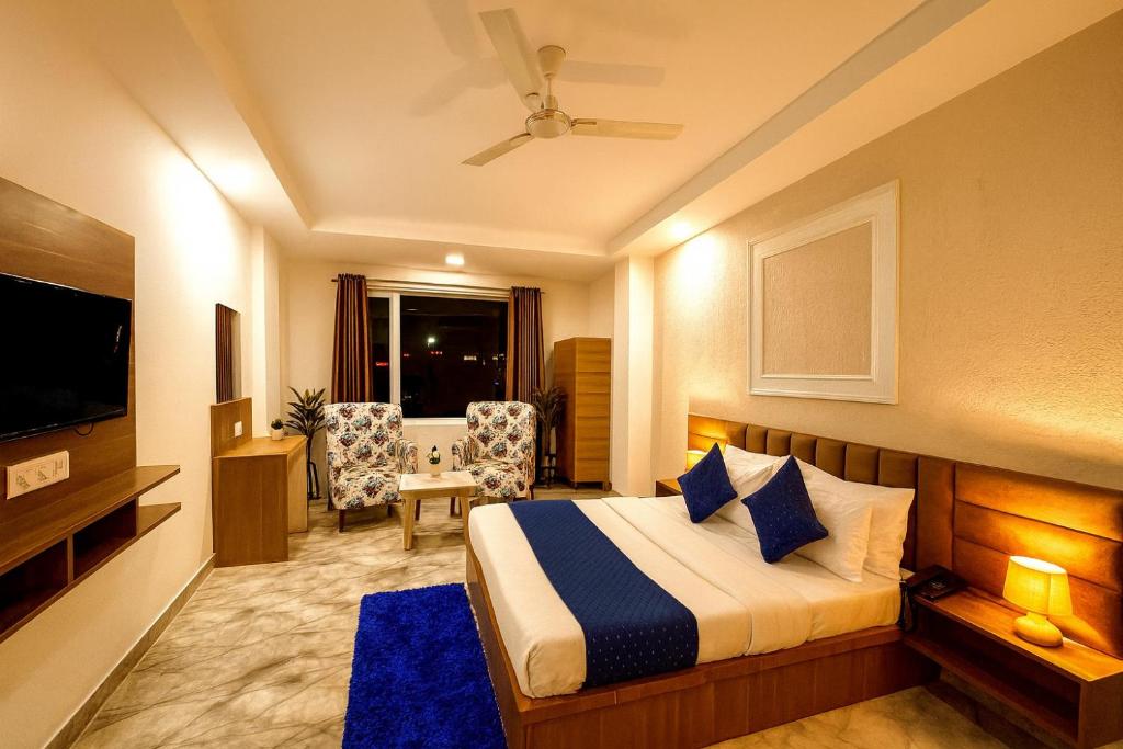 a hotel room with a bed and a television at Hotel LAA Meridian, Har Ke Pauri Road - Haridwar in Haridwār
