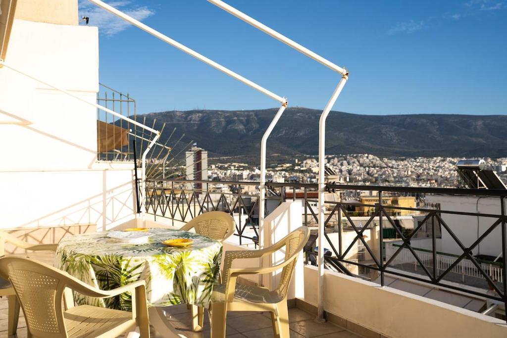 Rooftop Penthouse with City & Mountain Views, Private Parking - Next to the Metro