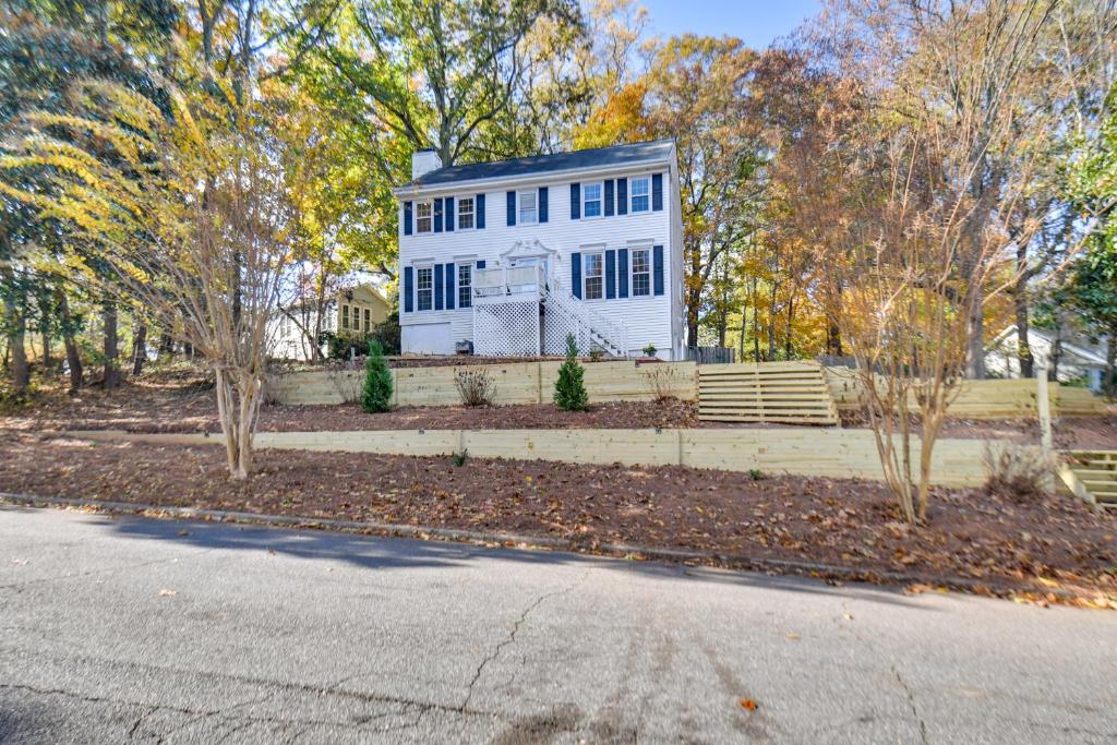 Κήπος έξω από το Fully Updated! Suburb Stay Near Sugarloaf Mills