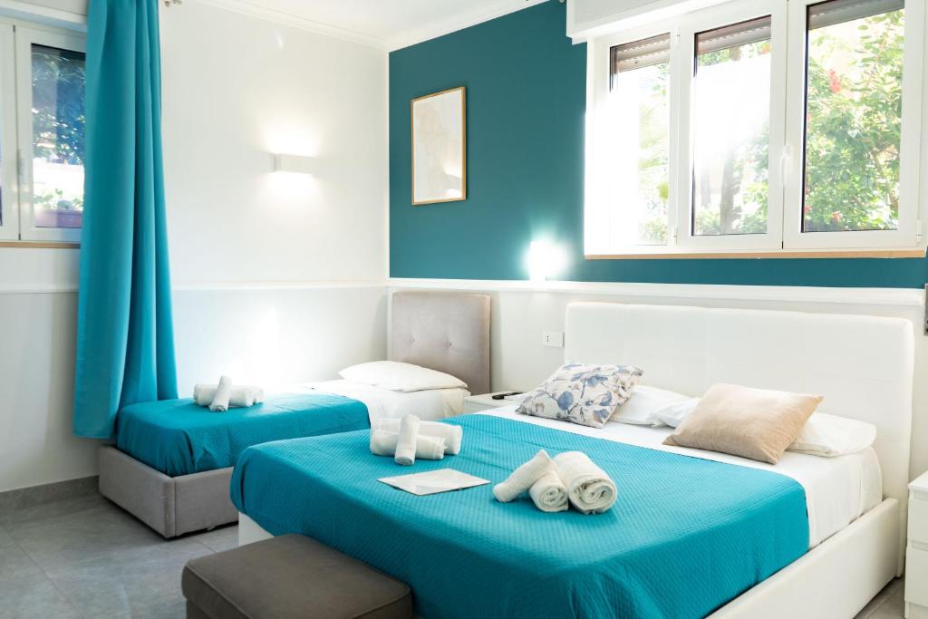 Ένα ή περισσότερα κρεβάτια σε δωμάτιο στο Royal Rooms Portici