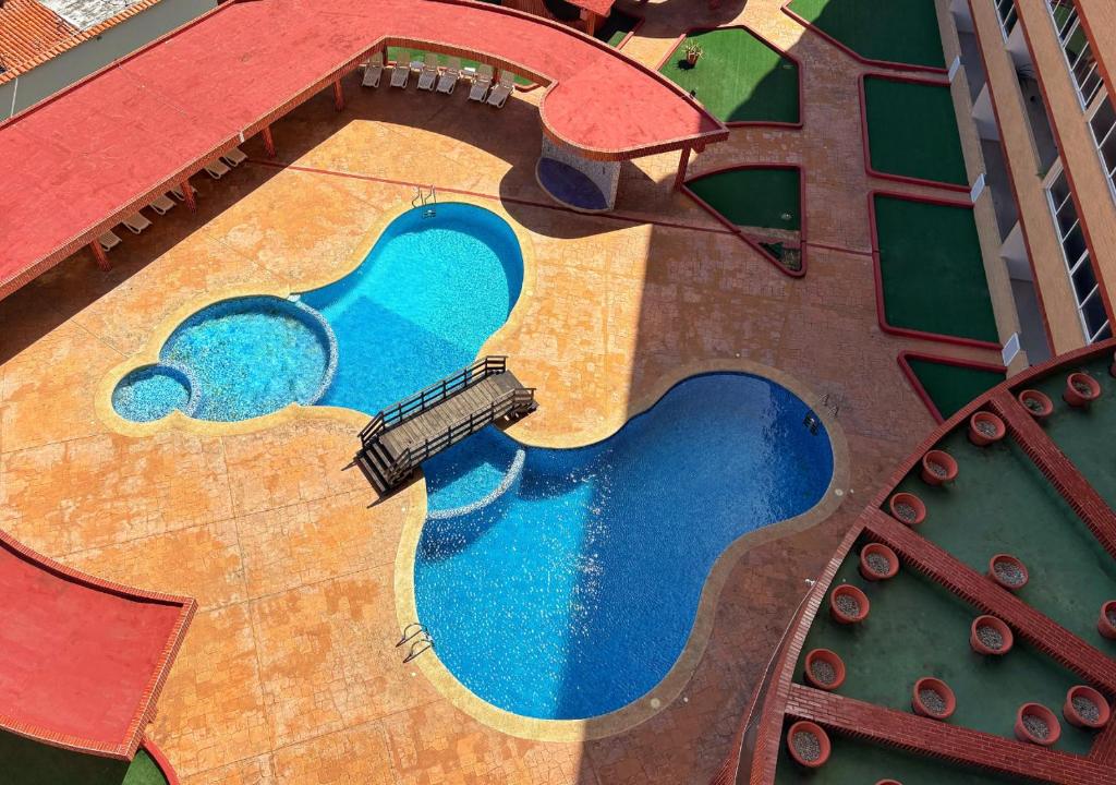 Πισίνα στο ή κοντά στο Luxury Oasis in front of La Vela Mall Pool and Sea!