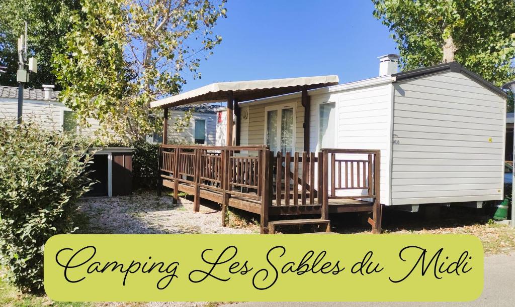 Budova, kde se kemp nachází