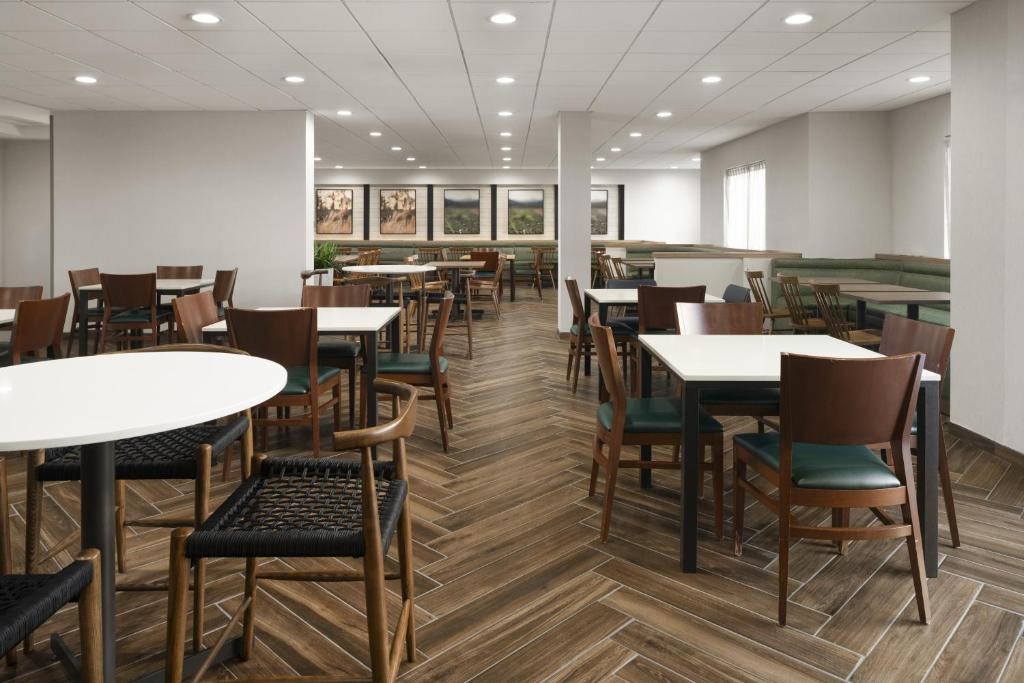 Fairfield Inn & Suites by Marriott Newark Liberty International Airport photo