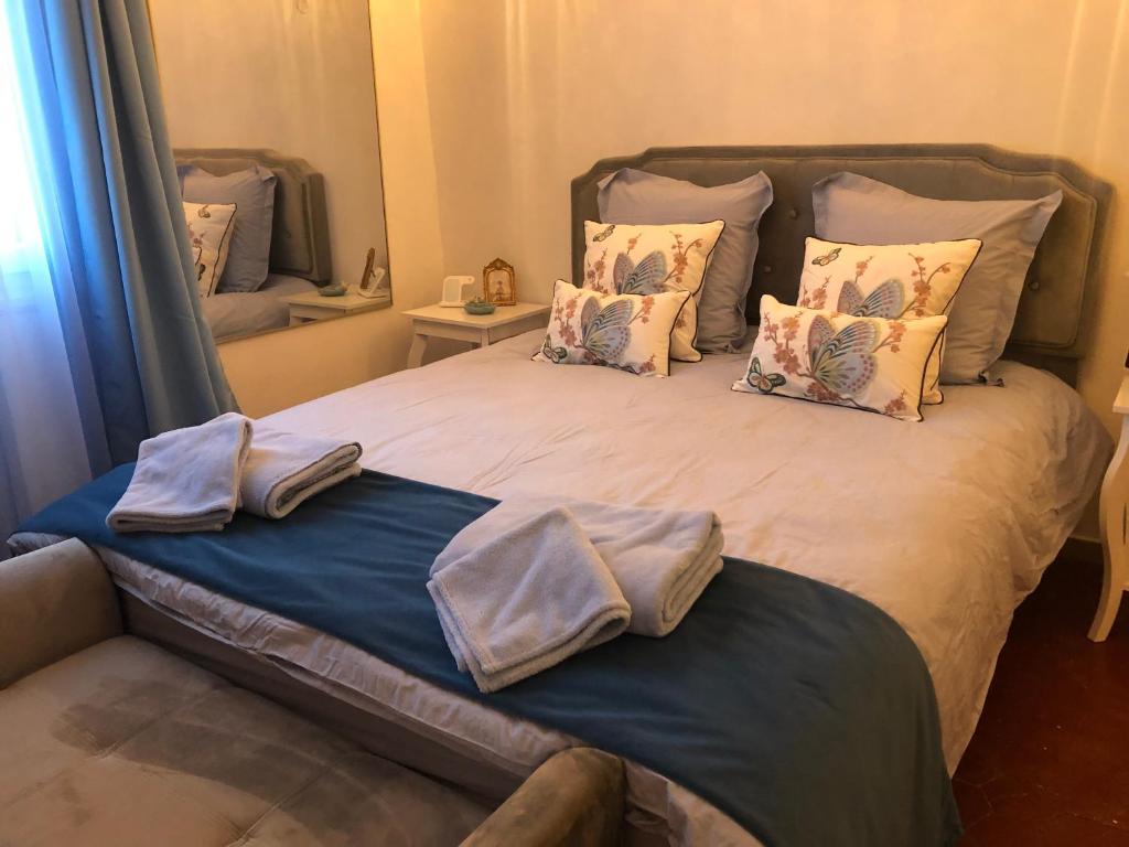a bedroom with a bed with towels on it at L'escalier gaucher in Lambesc