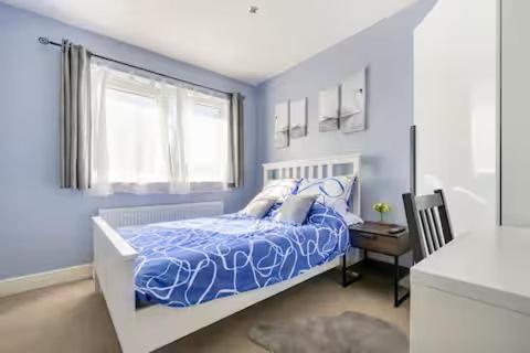 Postel nebo postele na pokoji v ubytování Luxurious Modern Spacious house in London Brixton