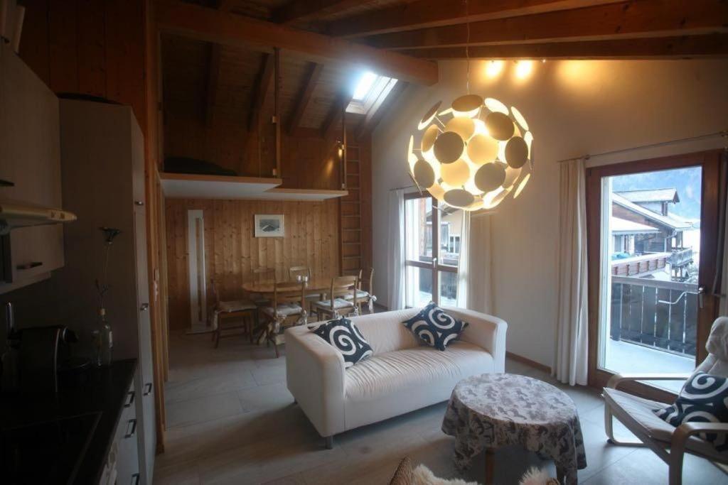 Χώρος καθιστικού στο Casa Sagogn Laax
