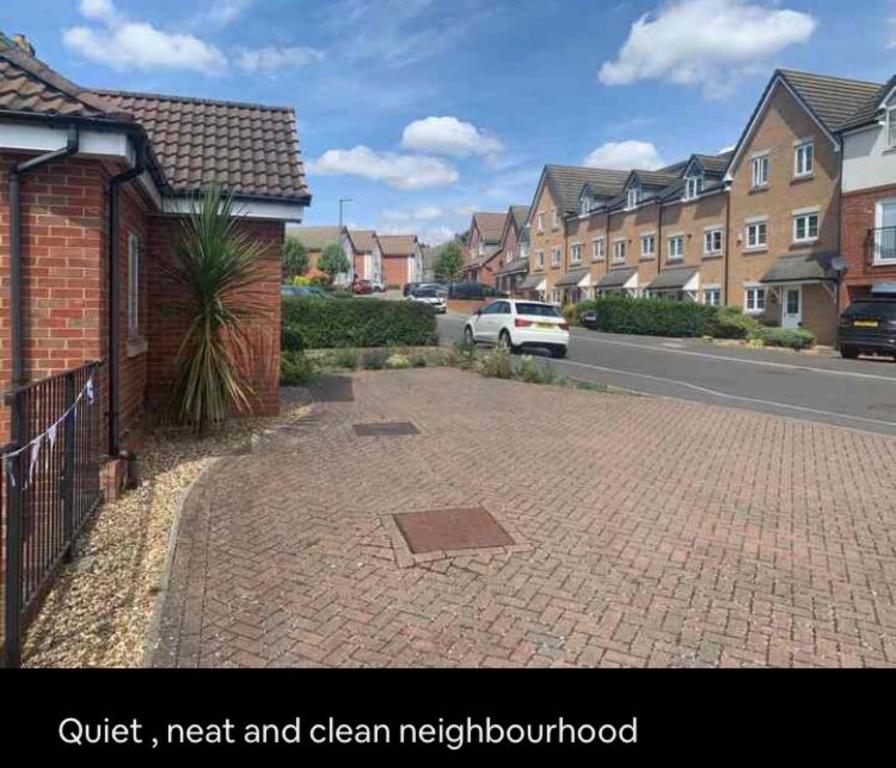 Fotografie z fotogalerie ubytování Furnished 1 Bed ensuit independent space with Parking v destinaci High Wycombe