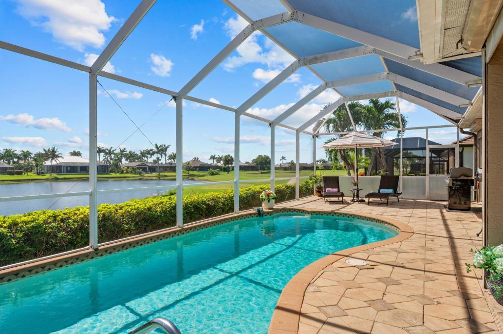 Πισίνα στο ή κοντά στο Royal Sereni Tee - Cape Royal Golf Community