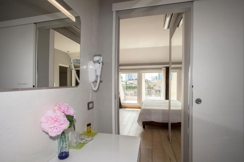 Koupelna v ubytování Canova Hotel
