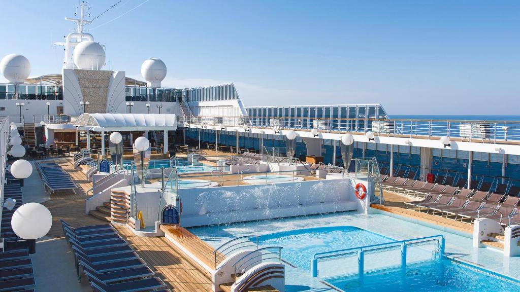 Un crucero con piscina. en MSC Durban, en Durban