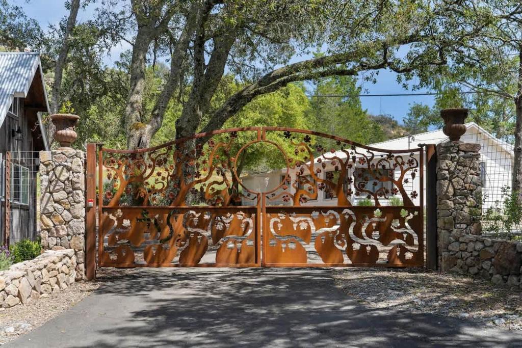 Zahrada ubytování WineCountry Retreat with Casita Bocce & Sunset Views