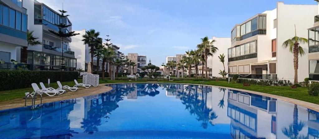 Bazén v ubytování Appt moderne 3 chbr Blanca Beach nebo v jeho okolí