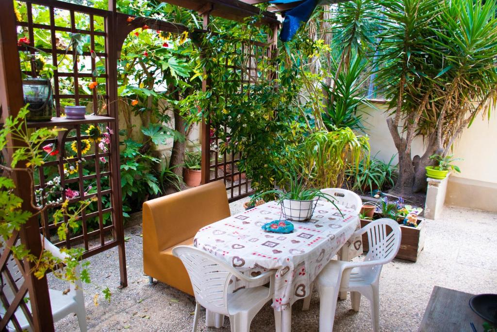 Κήπος έξω από το Relax al mare, appartamento Gelsomino