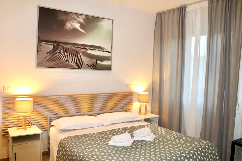 a hotel room with a bed with two towels on it at My Bnb Pisa in Pisa