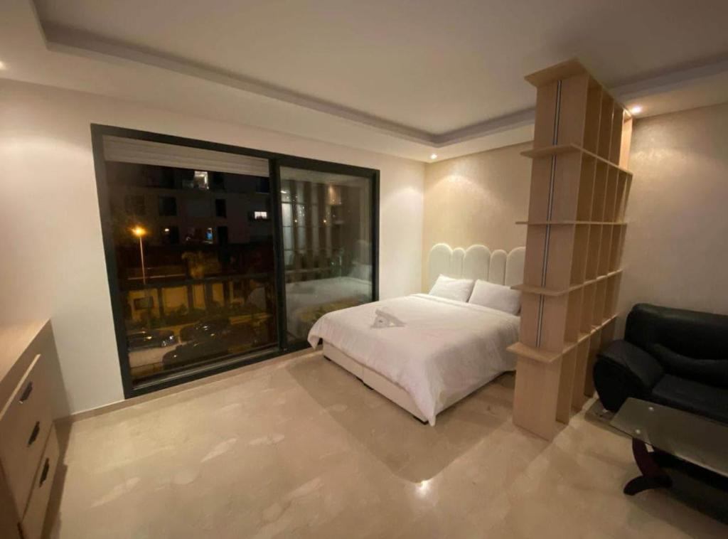 Fotografie z fotogalerie ubytování Luxury studio in Prestigia - 3 min from the stadium on foot v destinaci Rabat