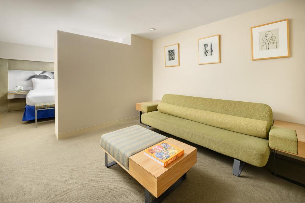 Shoreham Hotel - 