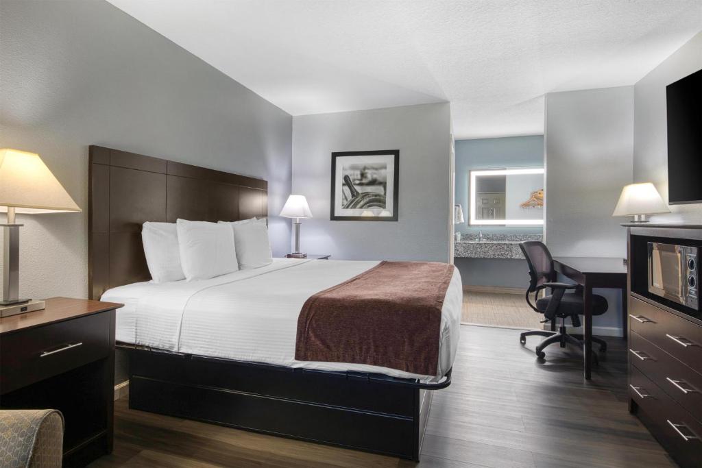 Ένα ή περισσότερα κρεβάτια σε δωμάτιο στο Best Western Lake Conroe Inn