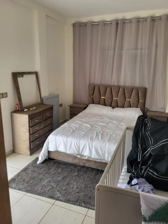 Ένα ή περισσότερα κρεβάτια σε δωμάτιο στο Sala àl jadida