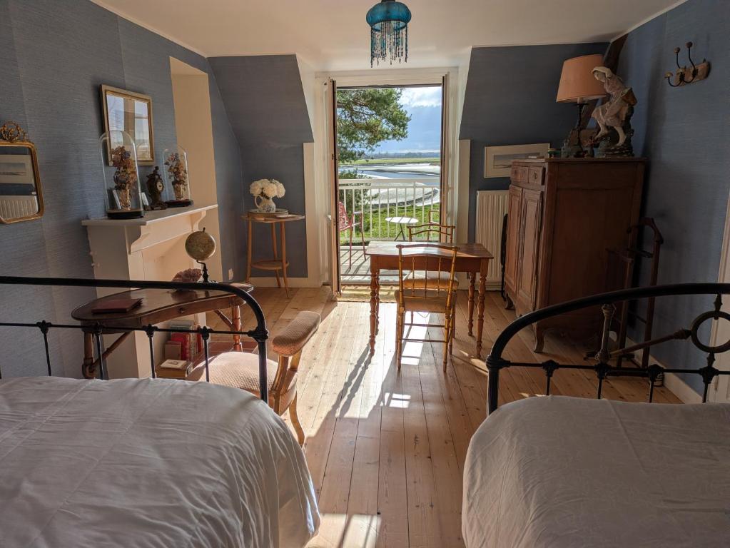 Postel nebo postele na pokoji v ubytování La Jeannette