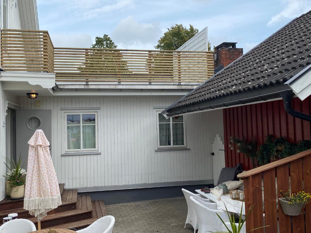 Το κτήριο όπου στεγάζεται  το διαμέρισμα