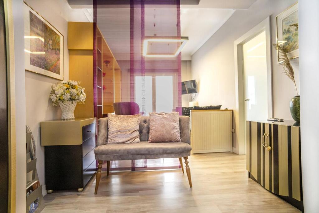 Chic & Cozy Apartment - 5