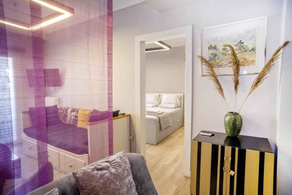 Chic & Cozy Apartment - 6