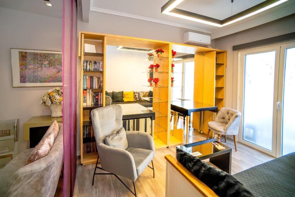 Chic & Cozy Apartment - 3