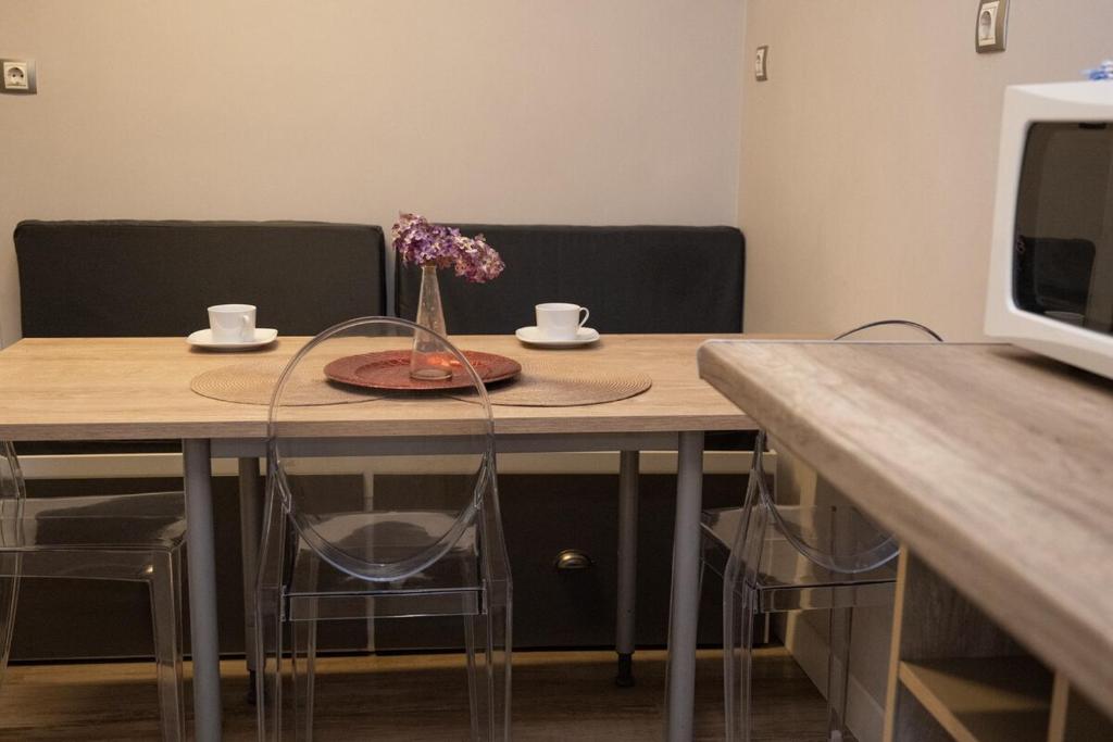 Chic & Cozy Apartment - 13