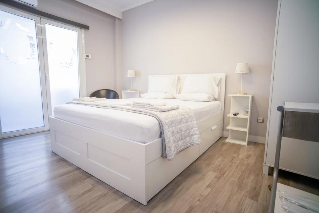 Chic & Cozy Apartment - 12