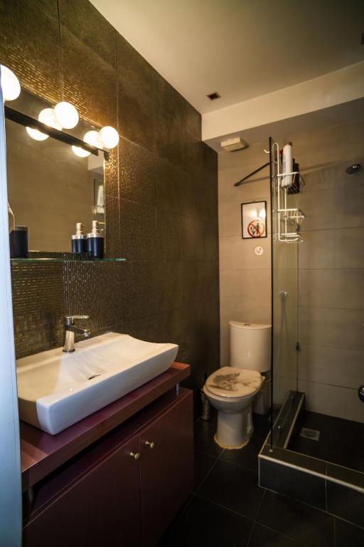 Chic & Cozy Apartment - 9