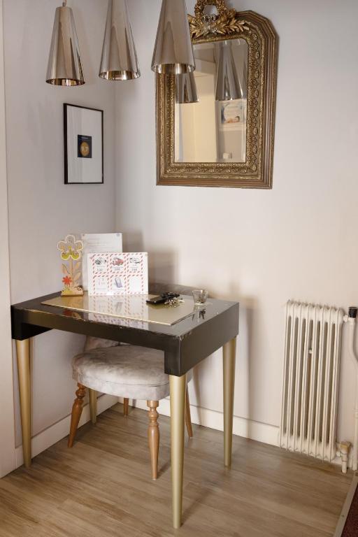 Chic & Cozy Apartment - 7