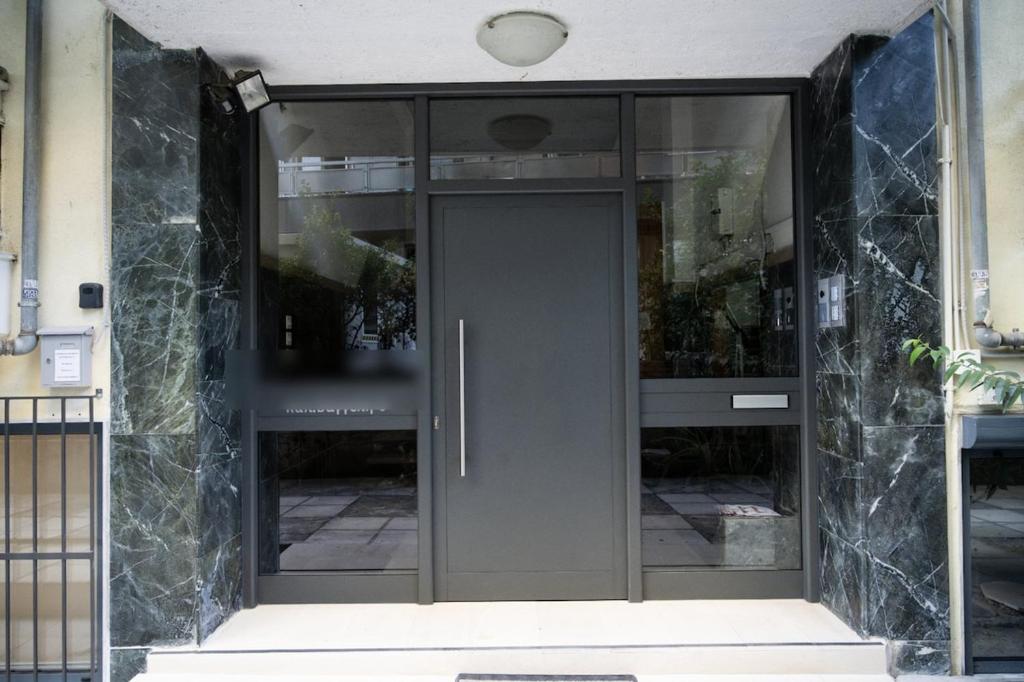 Chic & Cozy Apartment - 1