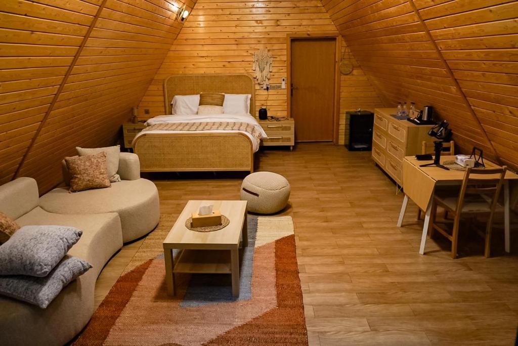 Postel nebo postele na pokoji v ubytování كوخ ساره الريفي