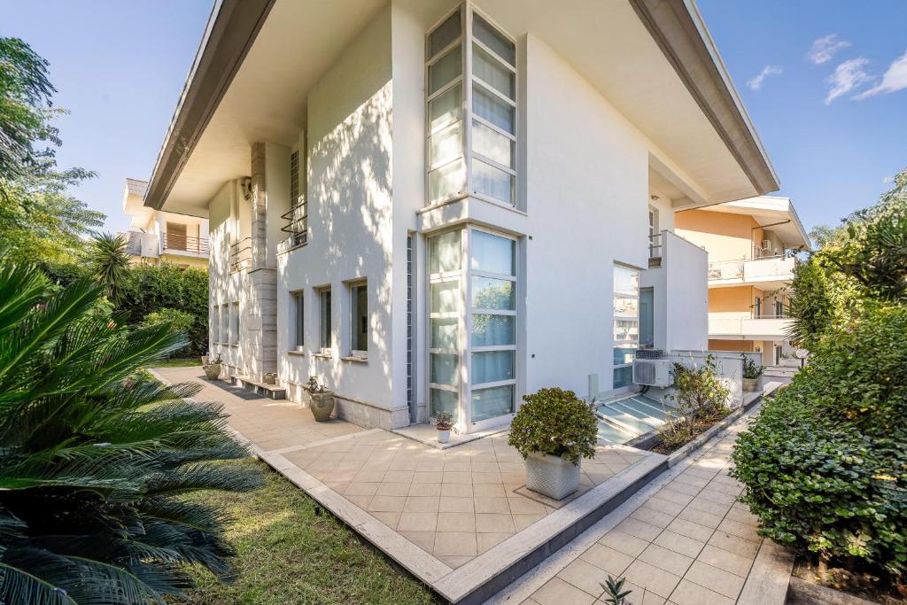 Το κτήριο όπου στεγάζεται  η βίλα