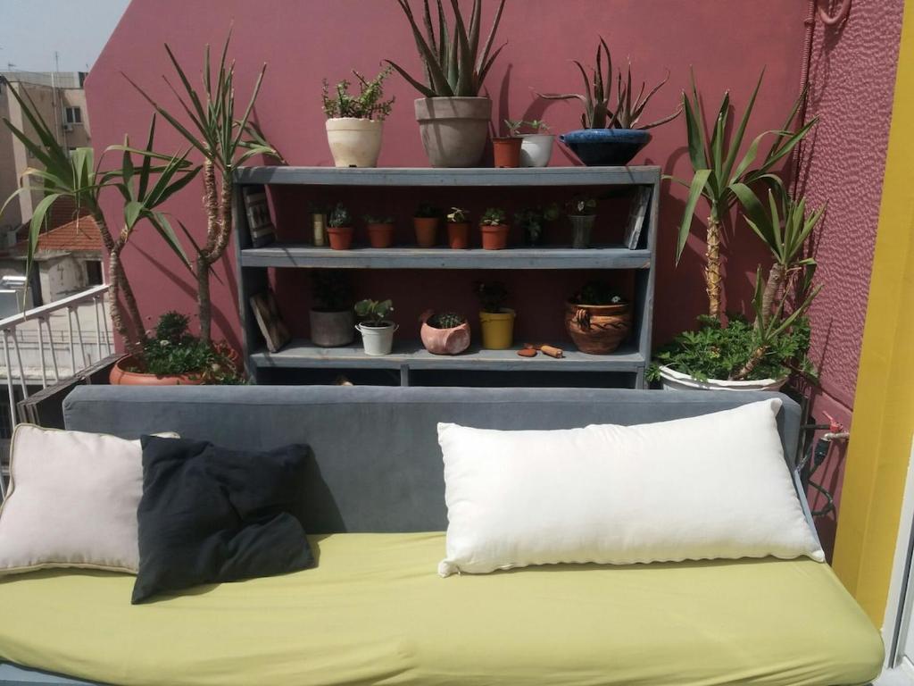 7th floor bright penthouse in quiet pedestrian