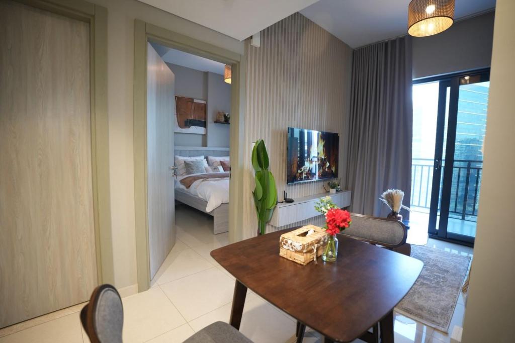 Postel nebo postele na pokoji v ubytování Joyful Journeys Downtown And Burj View Residence Business Bay