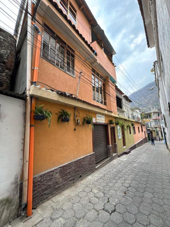 Το κτήριο όπου στεγάζεται  το διαμέρισμα