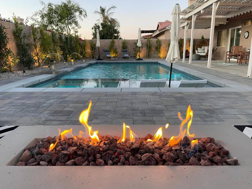 Πισίνα στο ή κοντά στο Desert Escape - Pool Home 15 Mi To Festival