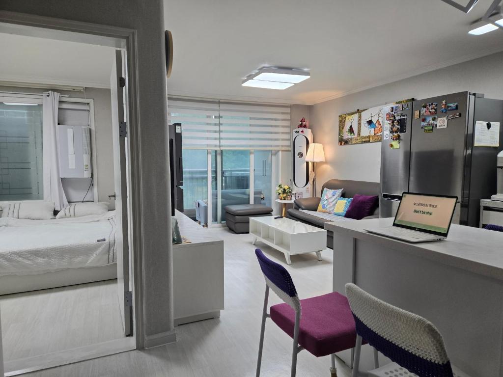 Postel nebo postele na pokoji v ubytování 늘 오늘처럼