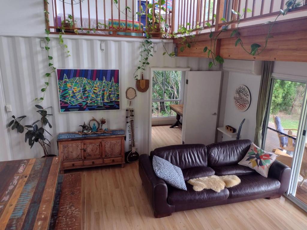 Posezení v ubytování Light-filled Nature Haven Eco Home