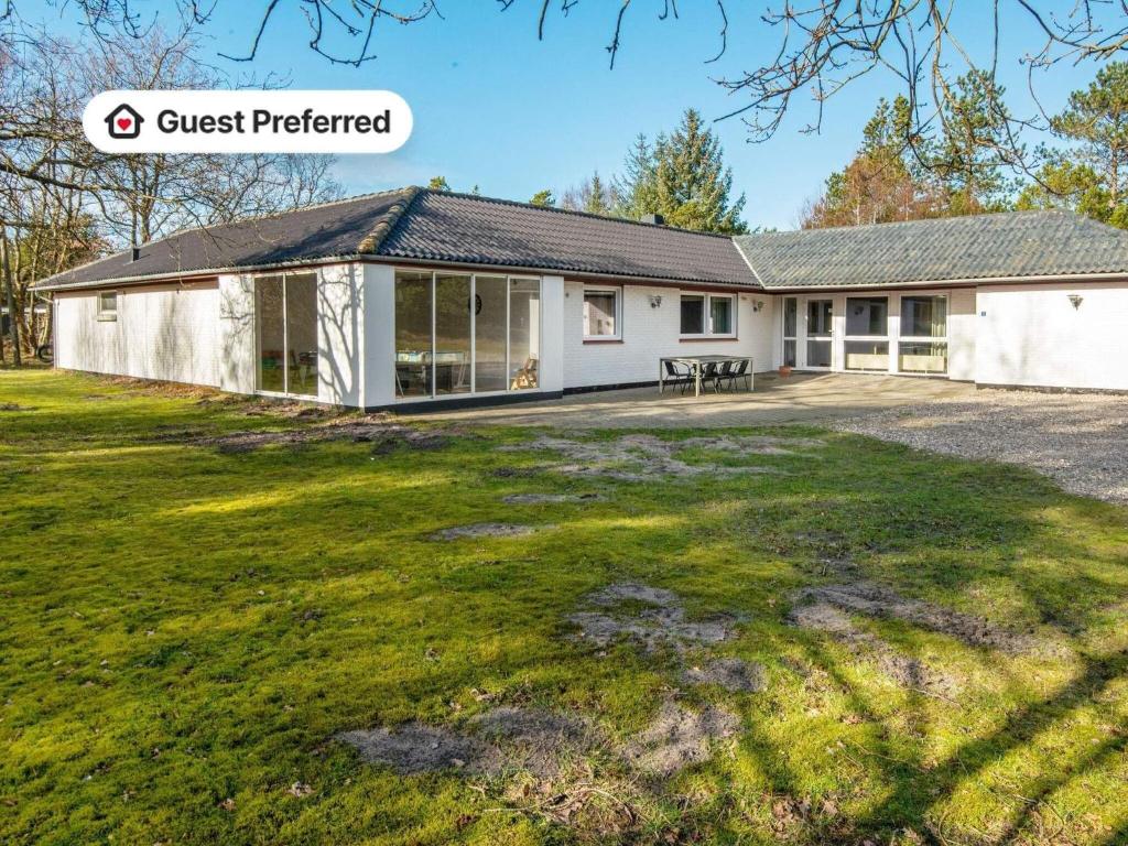 Το κτήριο όπου στεγάζεται  η παραθεριστική κατοικία