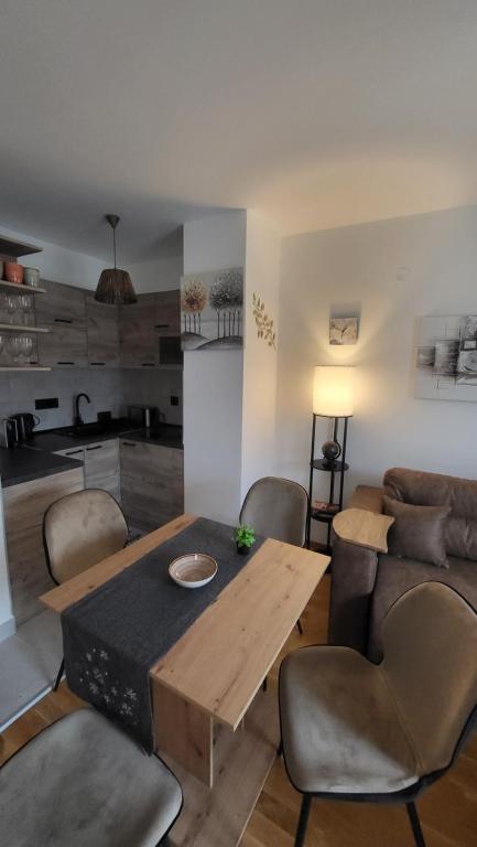 a living room with a table and a couch at DivčiNova Luna in Divčibare