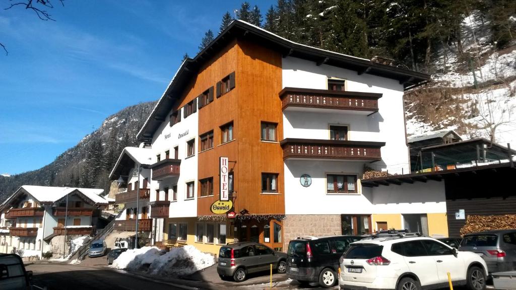 Nespecifikovaný výhled na hory nebo výhled na hory při pohledu z hotelu