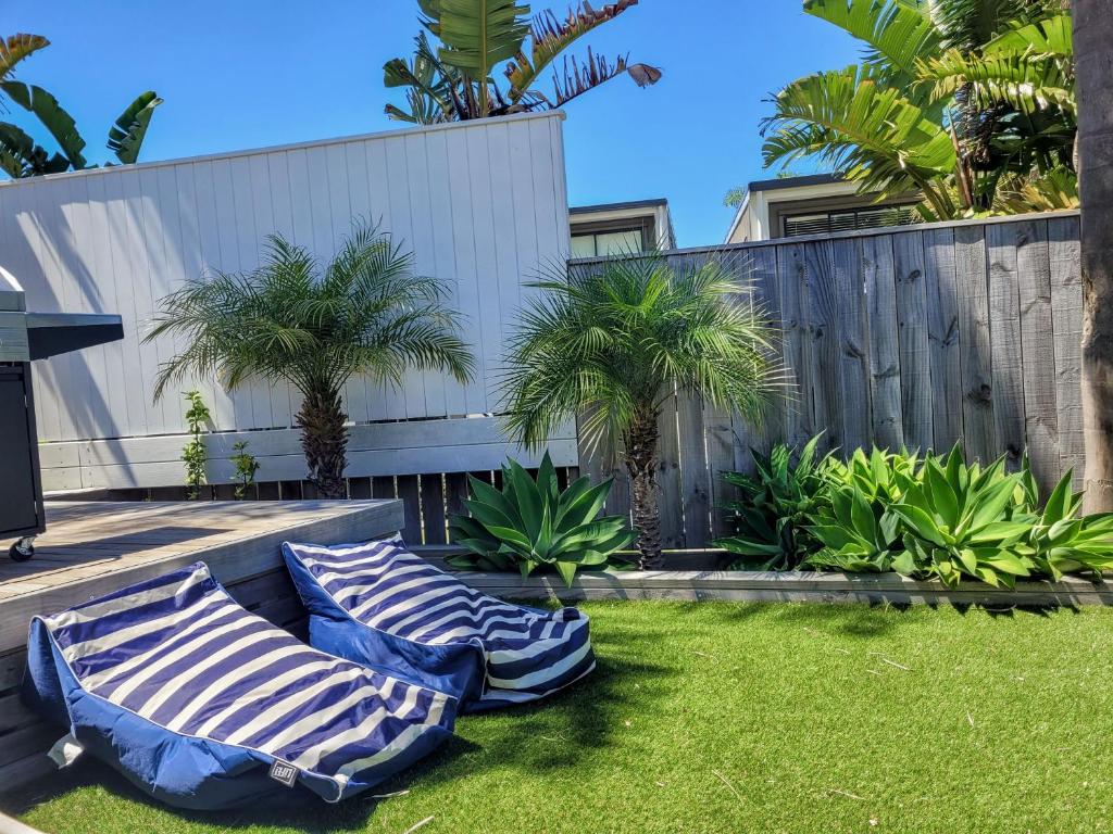 Κήπος έξω από το Petit Paradise