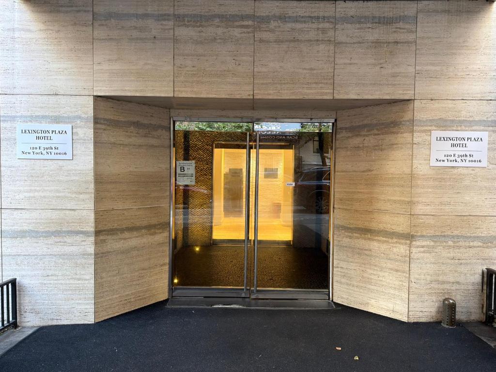 Lexington Plaza Hotel, New York (updated prices 2026)