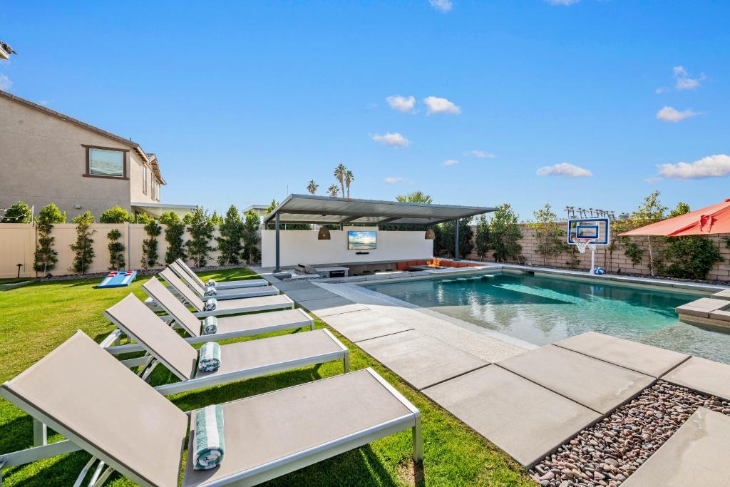 Πισίνα στο ή κοντά στο High Noon - New, Incredibly Designed Pool Home