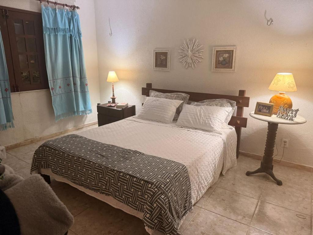 Giường trong phòng chung tại Sítio São Gerardo - Aconchegante casa no campo.